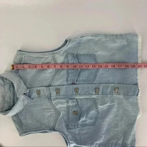 Levi’s sleeveless lightweight chambray Maddie vest - Picture 10 of 12